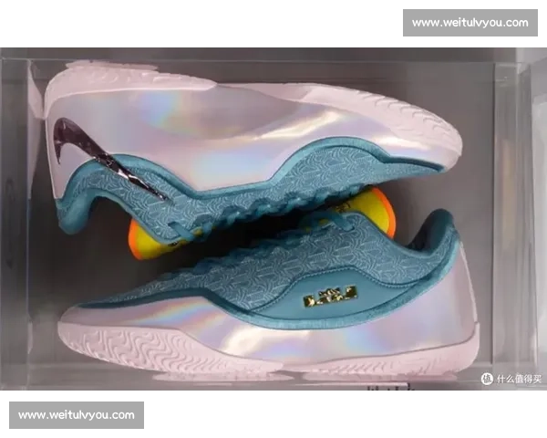 詹皇选秀纪念款 LeBron 23 亮相：苹果 Logo 致敬纽约